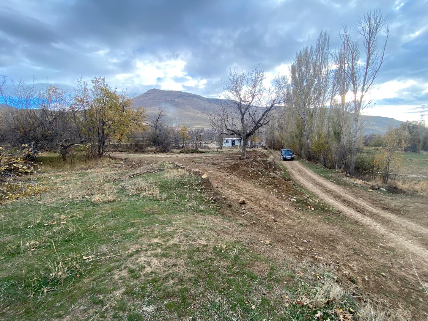 KAYSERİ DEVELİ ZİLE MAHALLESİ KÖYÖNÜ MEVKİİNDE SATILIK 519 m2 HOBİ BAHÇESİ